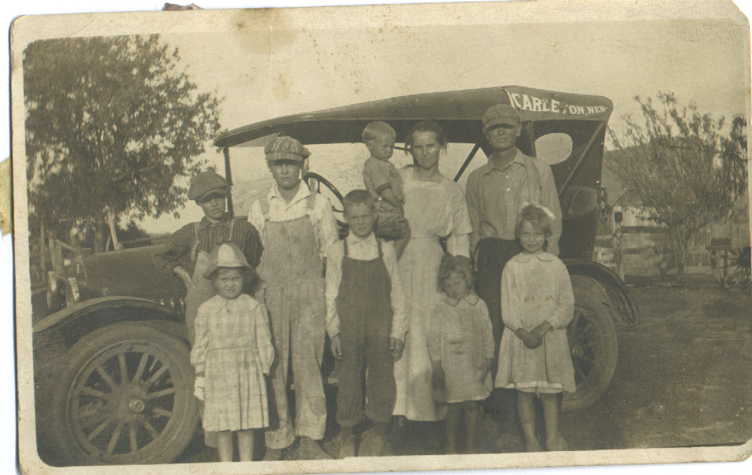 Brown family, before trip to Nebraska, 1922